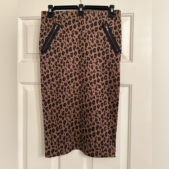 Valia high waist leopard pencil skirt with front zipper detail - Picture 2 of 4